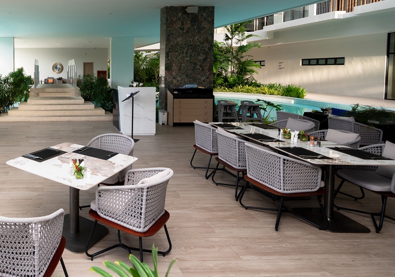 Mangrove Bar & Restaurant